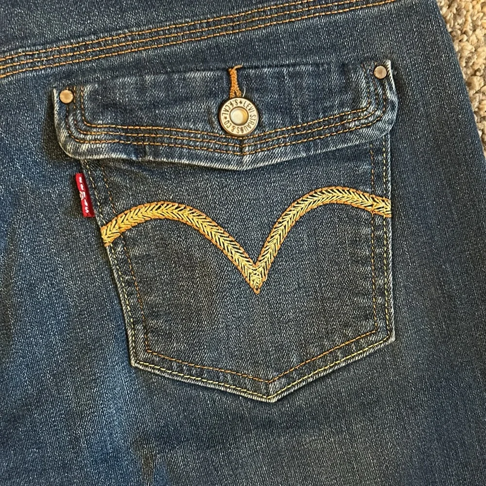Women’s Levi Blue Denim Shorts - Picture 4 of 5